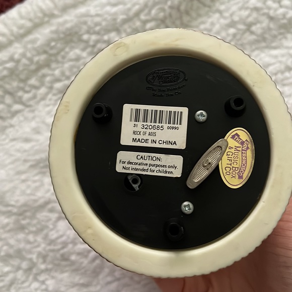 San Francisco Music Box Co. Vintage Hanukkah Snow Globe - Picture 9 of 9